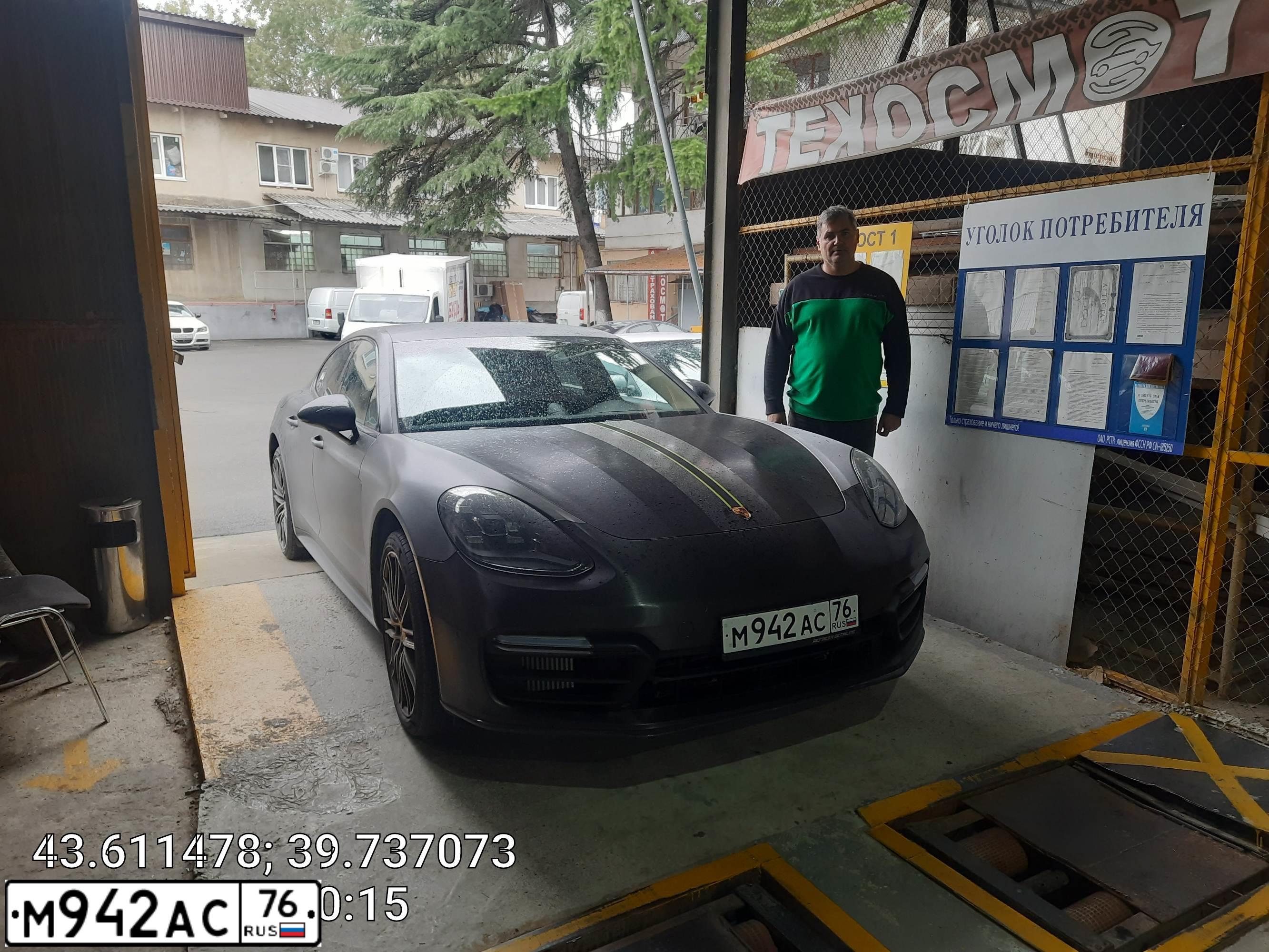 Фото автомобиля PORSCHE PANAMERA, 2018 — госномер У777ЕМ76. Цвет: Серый