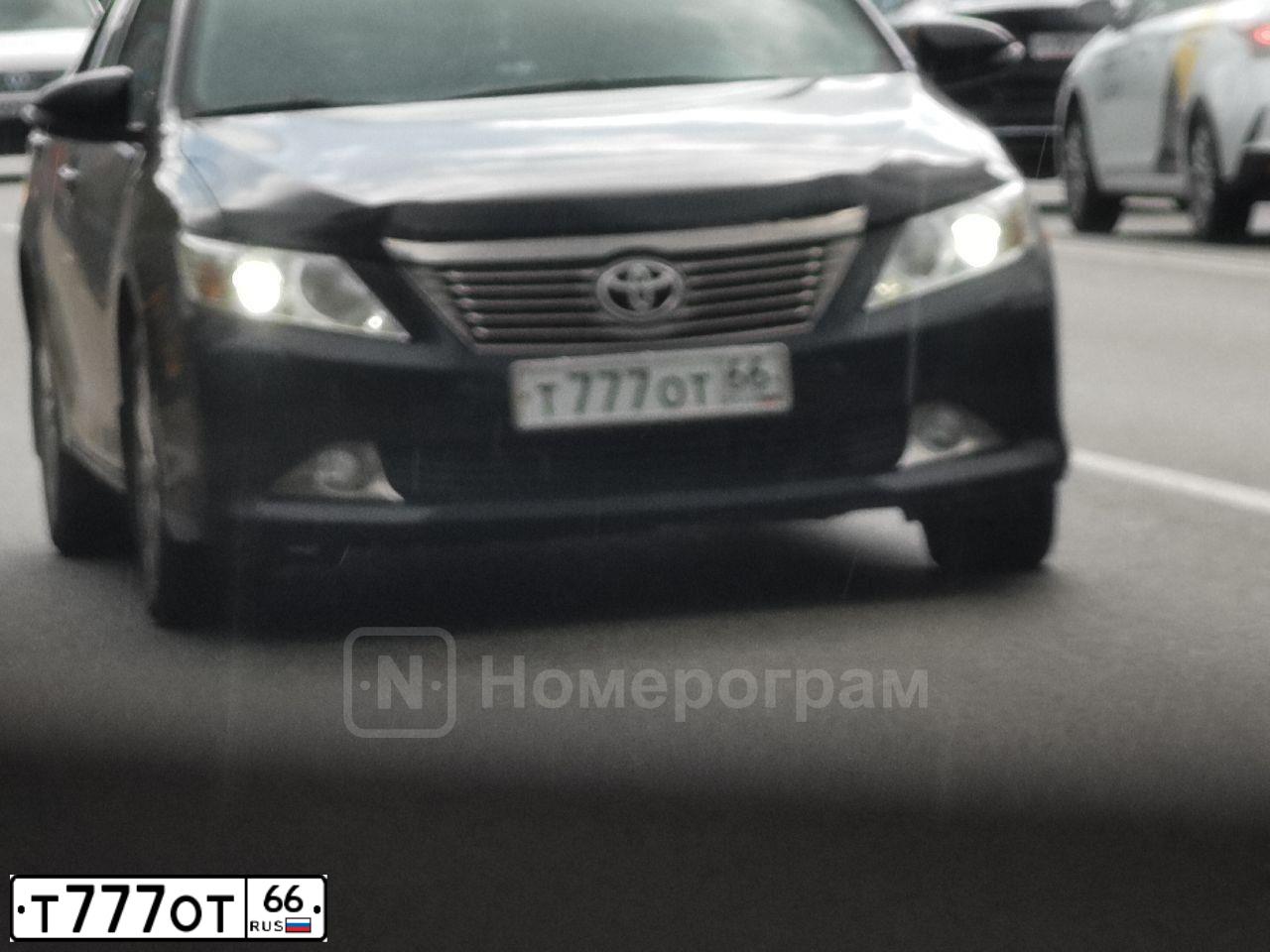 Фото автомобиля TOYOTA CAMRY, 2012 — госномер Т777ОТ66. Цвет: ЧЕРНЫЙ