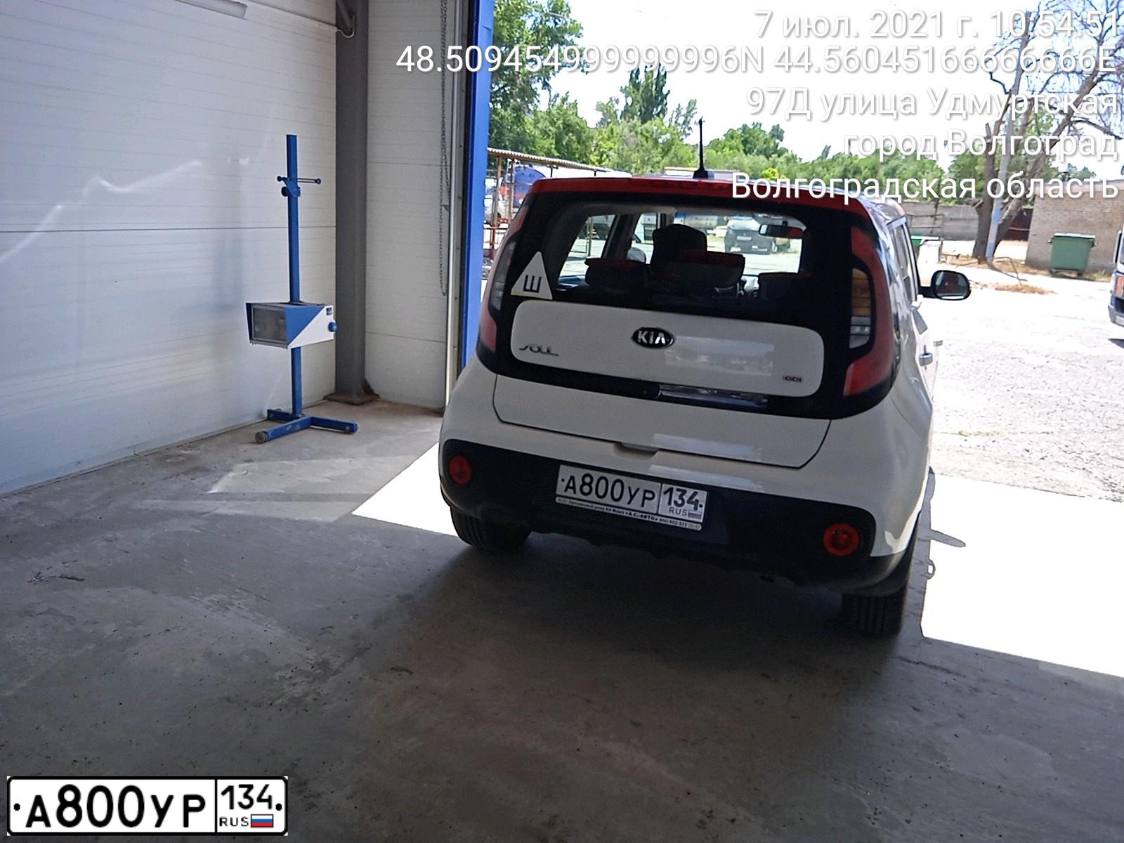 Фото автомобиля KIA SOUL, 2017 — госномер А800УР134. Цвет: Белый