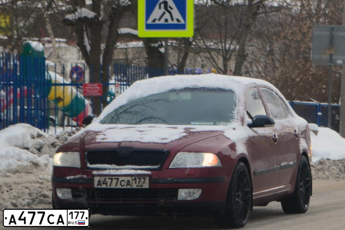 Фото автомобиля SKODA OCTAVIA, 2007 — госномер А477СА177. Цвет: ВИШНЕВЫЙ