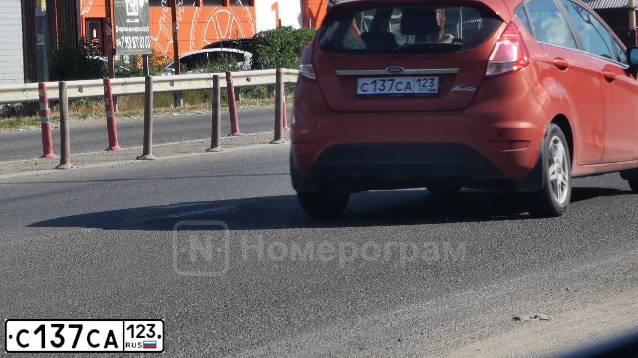 Фото автомобиля MERCEDES E-KLASSE, 2018 — госномер Е944ТУ790. Цвет: БЕЛЫЙ-ЖЕЛТЫЙ-СЕРЫЙ