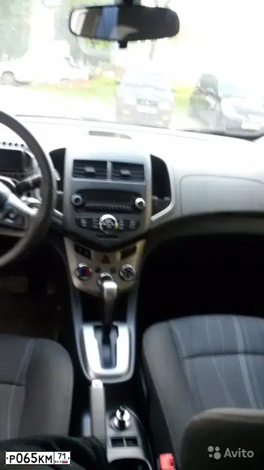 Фото автомобиля CHEVROLET AVEO, 2013 — госномер Р065КМ71. Цвет: СЕРЕБРИСТЫЙ