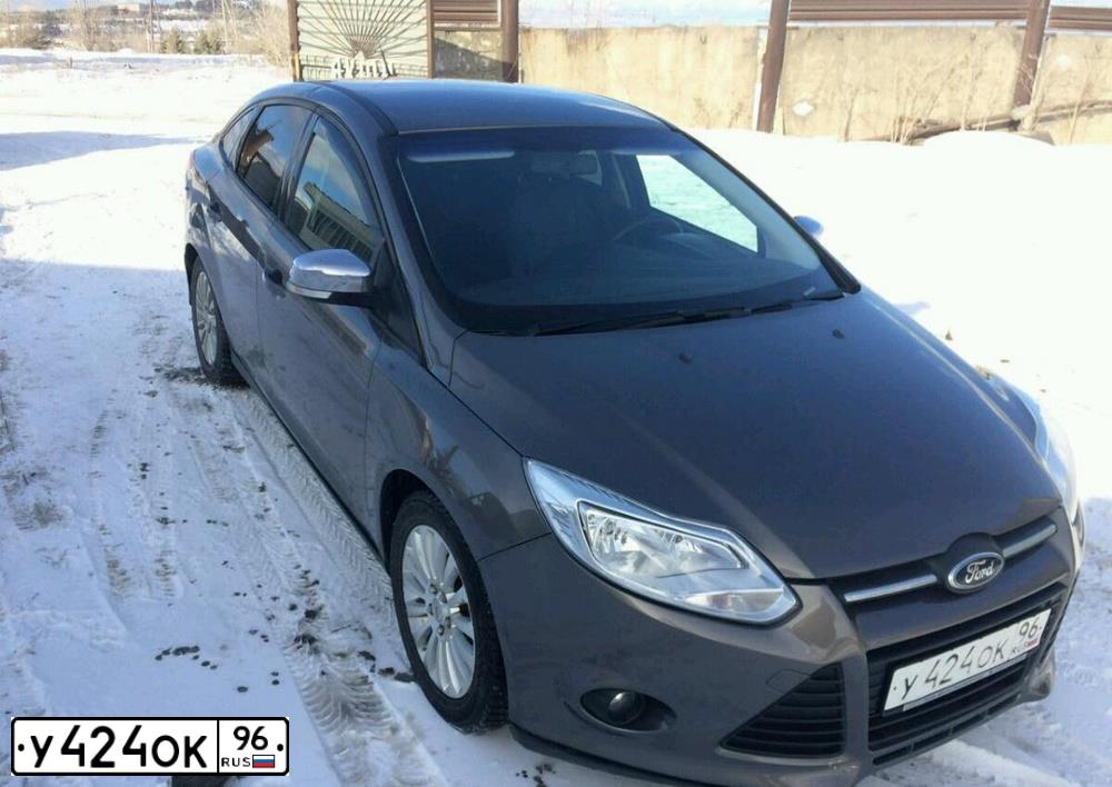 Фото автомобиля FORD FOCUS, 2011 — госномер У424ОК96. Цвет: СЕРО-КОРИЧНЕВЫЙ