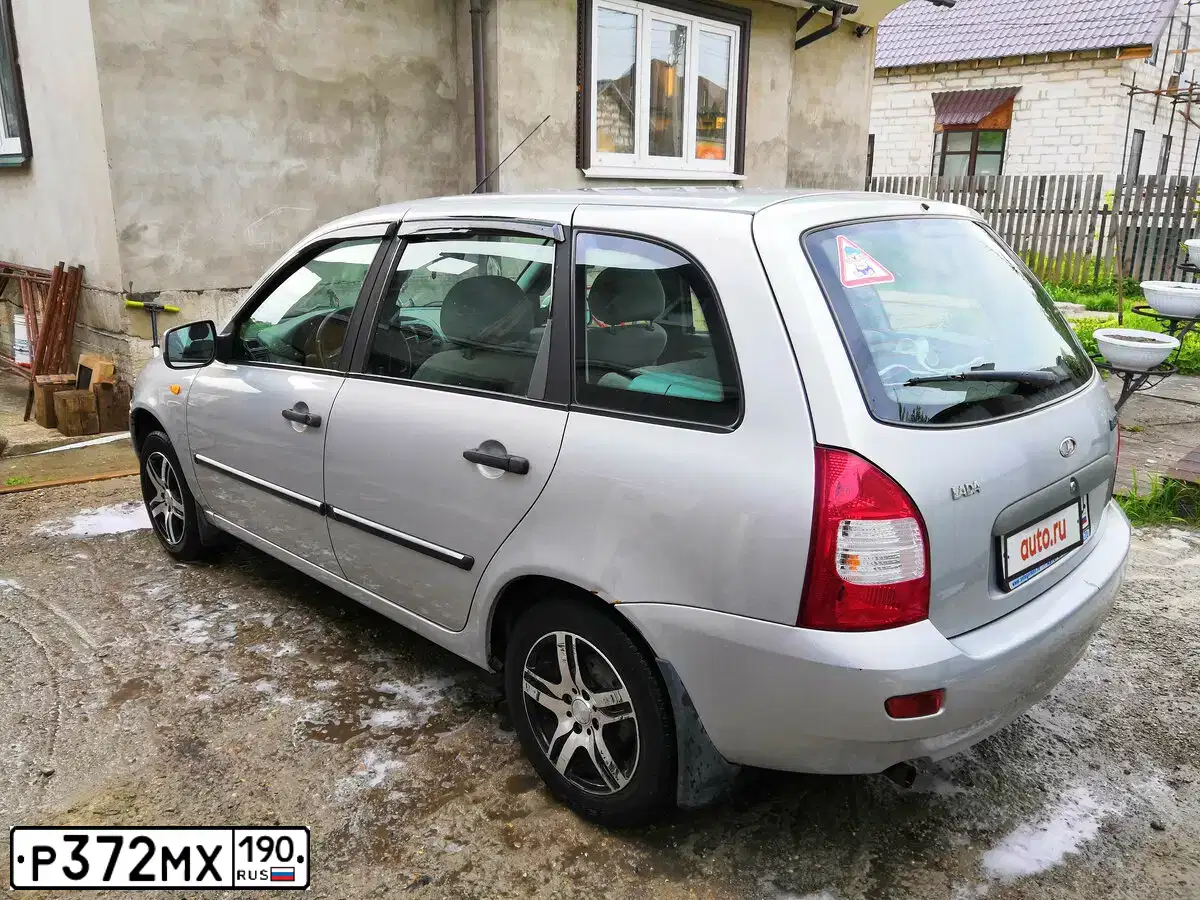 Фото автомобиля LADA 1117 KALINA, 2011 — госномер Р372МХ190. Цвет: Серебристый