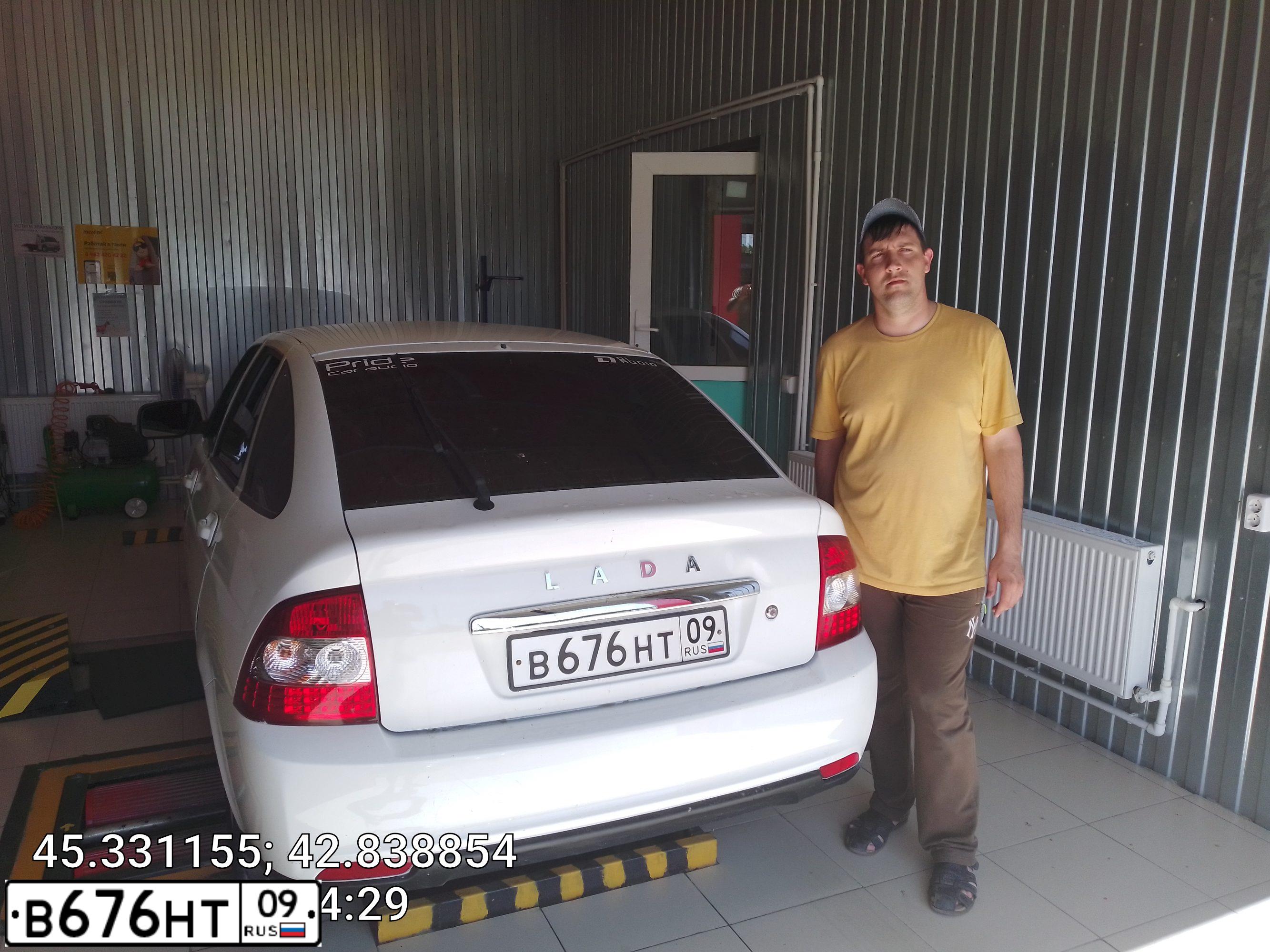 Фото автомобиля LADA 2172 PRIORA, 2009 — госномер В676НТ09. Цвет: Белый