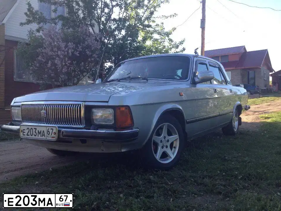 Фото автомобиля GAZ 3102 WOLGA, 2003 — госномер Е203МА67. Цвет: СЕРЕБРИСТЫЙ