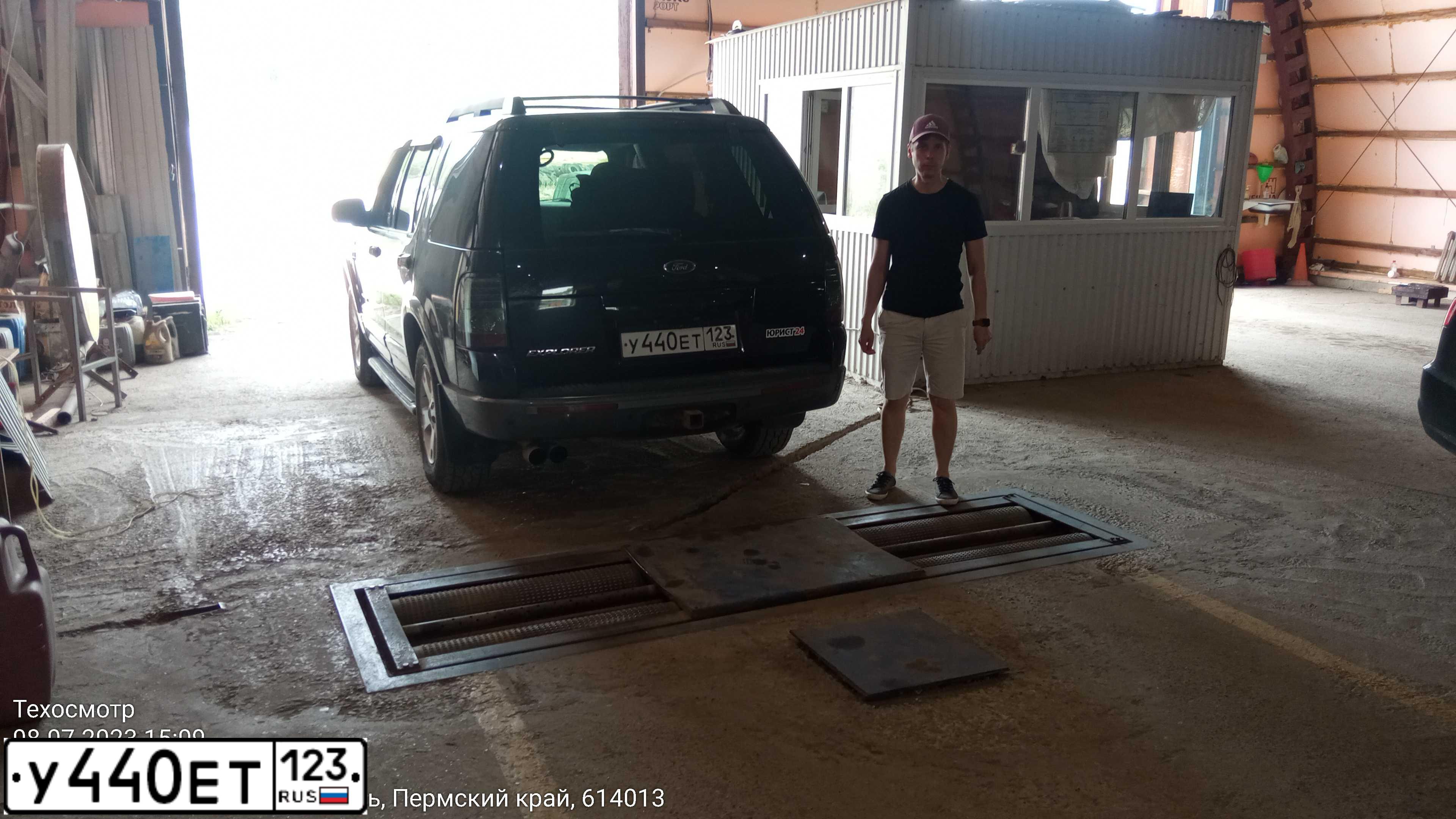 Фото автомобиля FORD EXPLORER, 2005 — госномер Р041КМ159