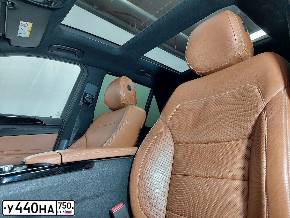 Фото автомобиля МЕРСЕДЕС-БЕНЦ GLE 400 4MATIC, 2016 — госномер М821ВС977. Цвет: Коричневый