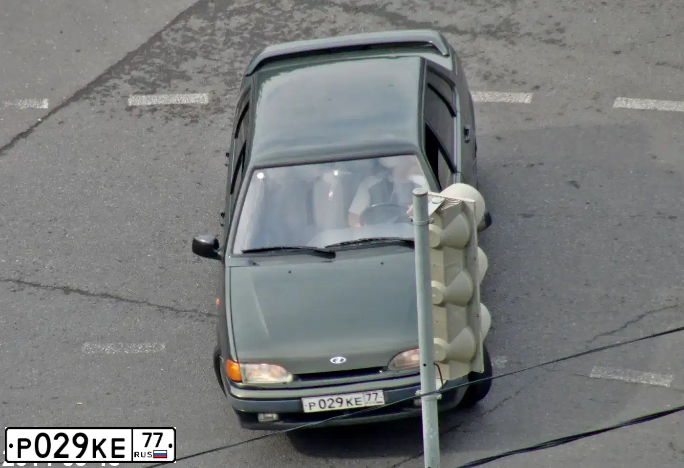 Фото автомобиля LADA 2115 SAMARA, 2006 — госномер Е502КМ177. Цвет: ЗОЛОТИСТЫЙ ТЕМНО-ЗЕЛЕНЫЙ