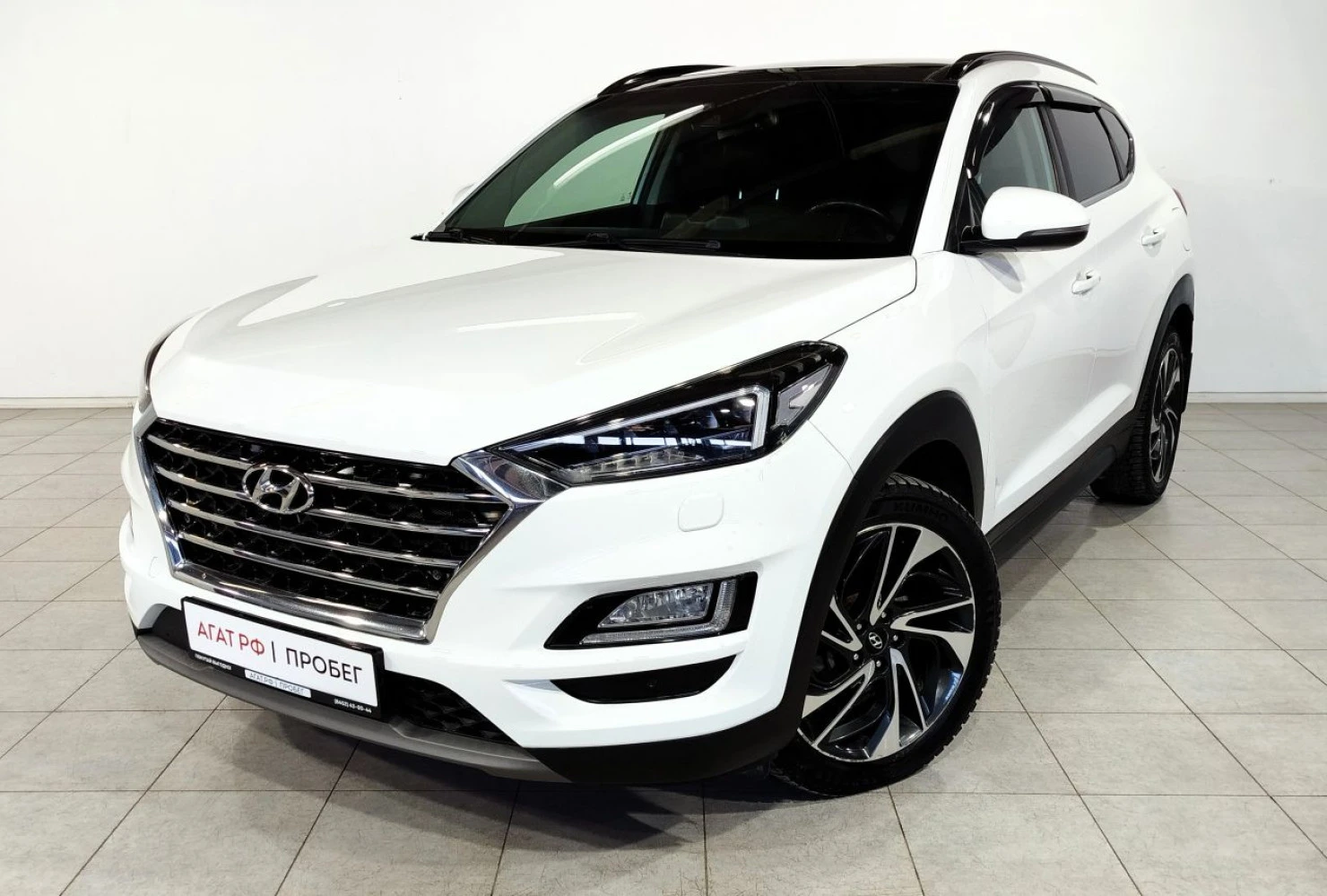 Фото автомобиля HYUNDAI SOLARIS, 2011 — госномер Е555НХ64. Цвет: Белый