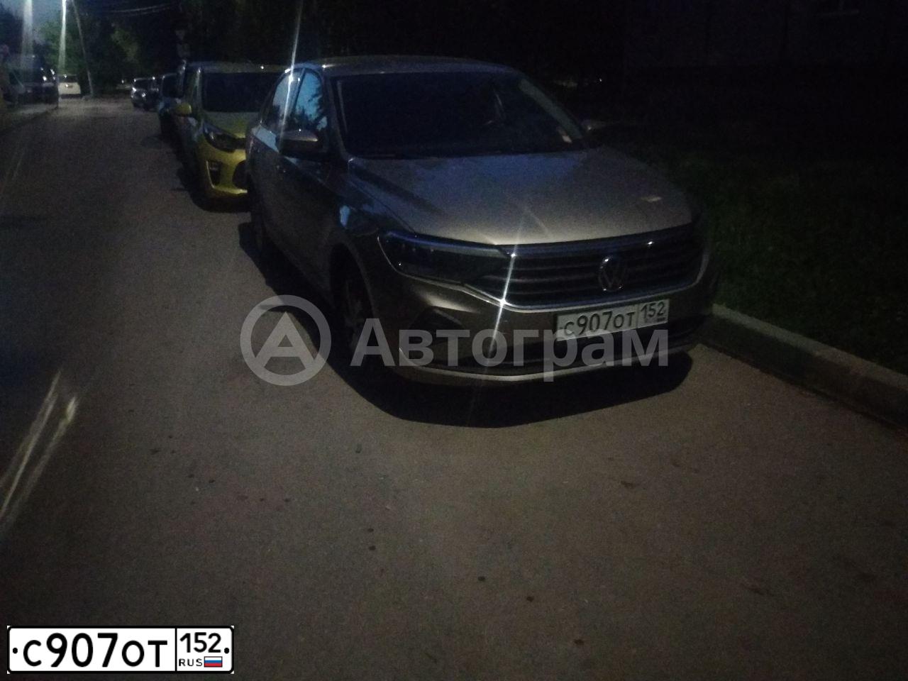Фото автомобиля VOLKSWAGEN POLO, 2020 — госномер С907ОТ152. Цвет: Коричневый