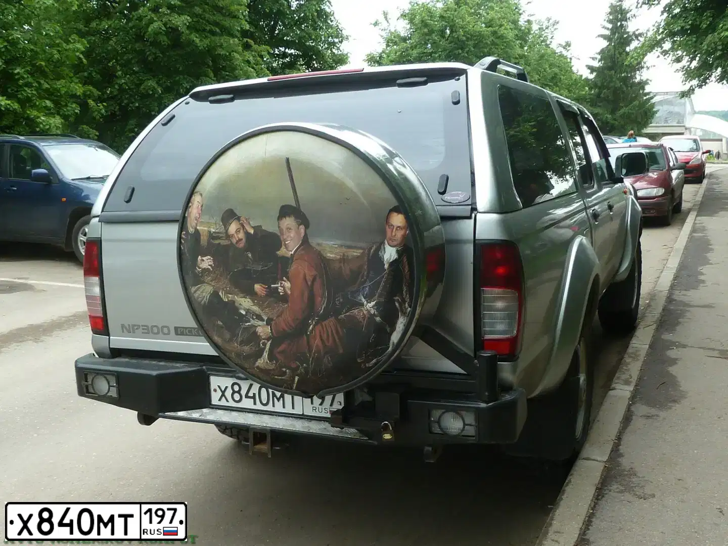 Фото автомобиля NISSAN NAVARA, 2010 — госномер Х840МТ197. Цвет: СЕРЕБРИСТЫЙ