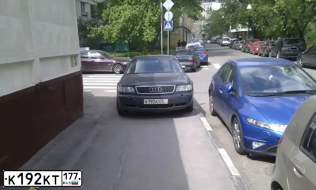 Фото автомобиля AUDI A8, 1996 — госномер К809ЕА57. Цвет: ТЕМНО-СИНИЙ