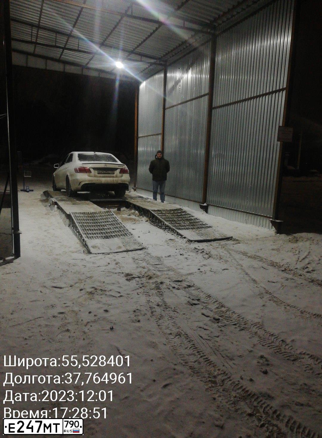 Фото автомобиля MERCEDES E-KLASSE, 2014 — госномер М557МЕ790. Цвет: БЕЛЫЙ