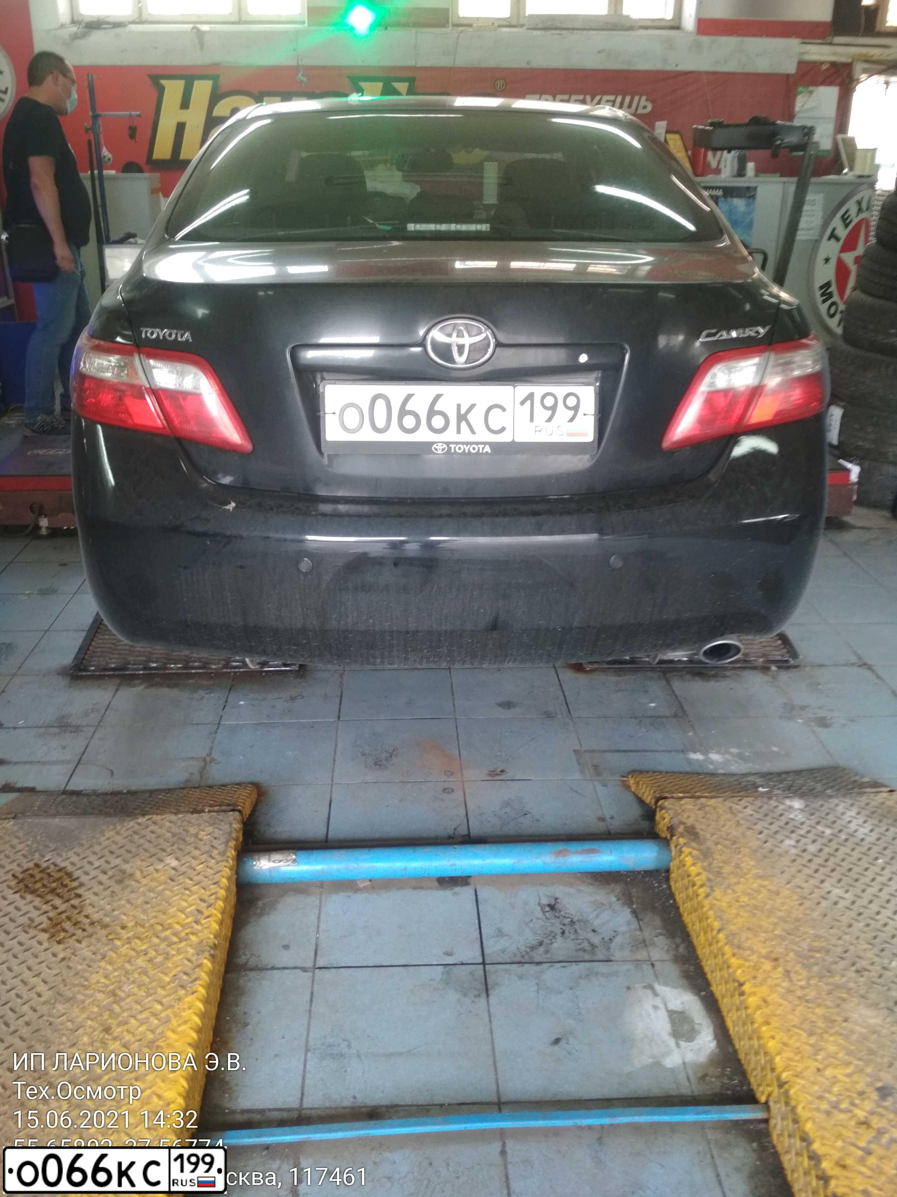 Фото автомобиля TOYOTA CAMRY, 2008 — госномер О066КС199. Цвет: ЧЕРНЫЙ