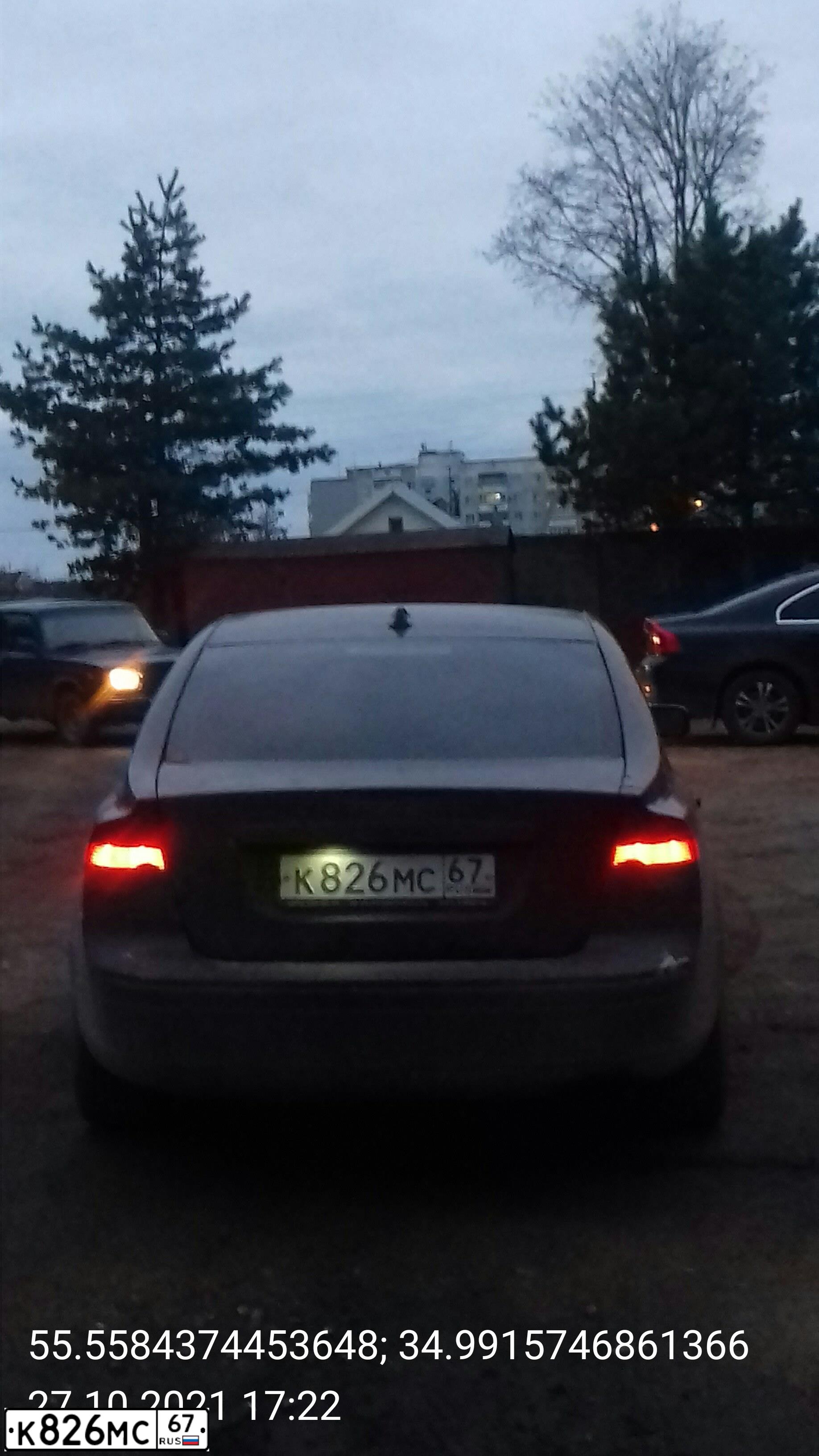 Фото автомобиля VOLVO S40, 2005 — госномер К826МС67. Цвет: БОРДОВЫЙ