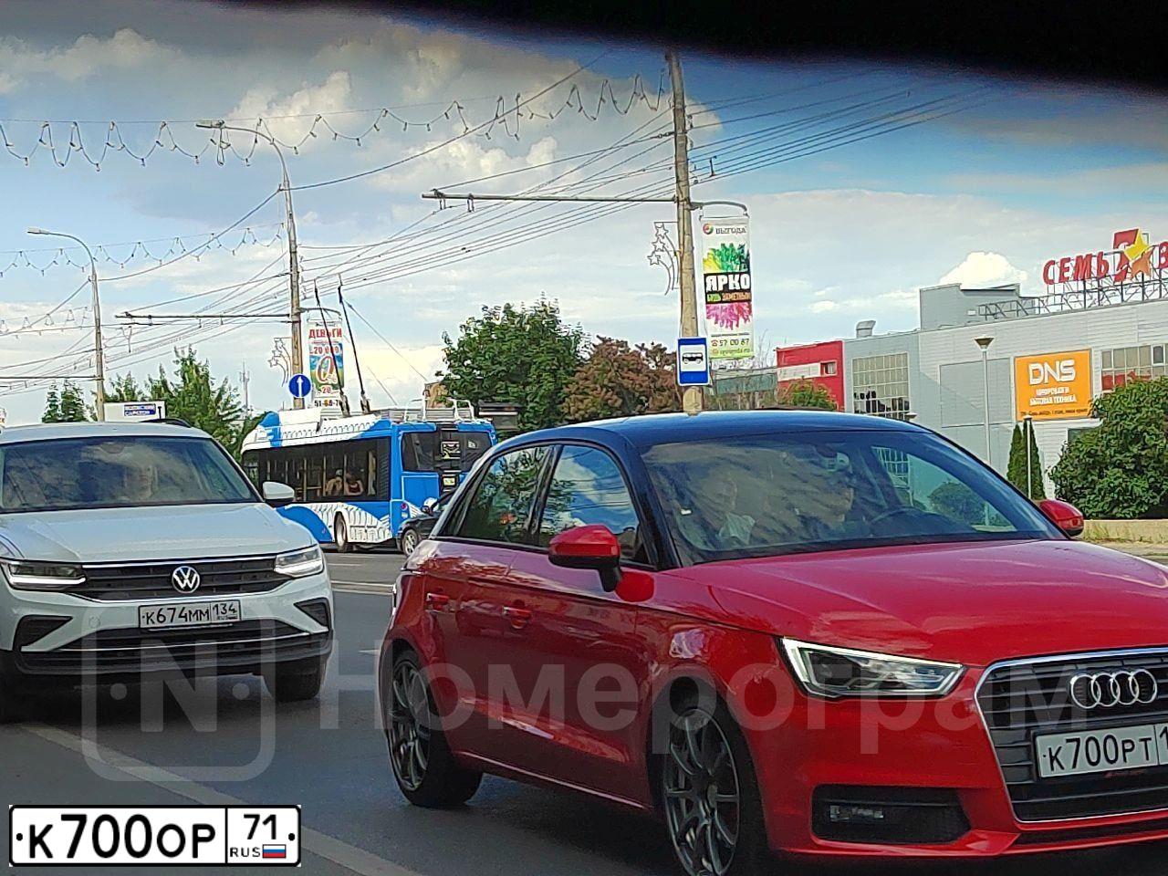 Фото автомобиля AUDI Q5, 2018 — госномер Е151СС799. Цвет: Серый