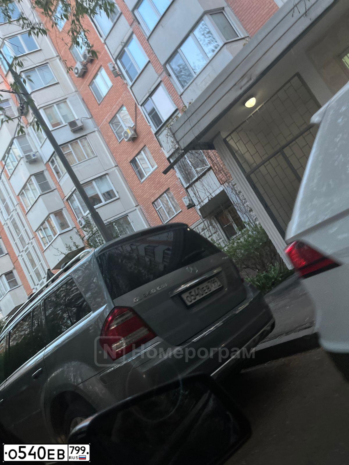 Фото автомобиля MERCEDES GL-KLASSE, 2010 — госномер О540ЕВ799. Цвет: Серый