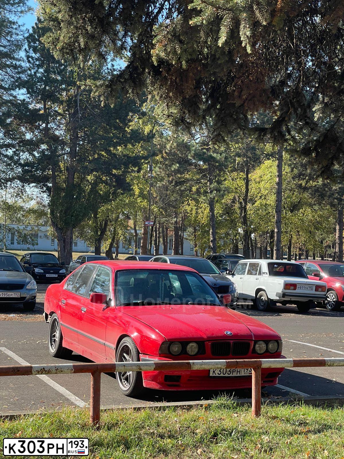 Фото автомобиля BMW SERIE 5, 1988 — госномер К303РН193. Цвет: КРАСНЫЙ