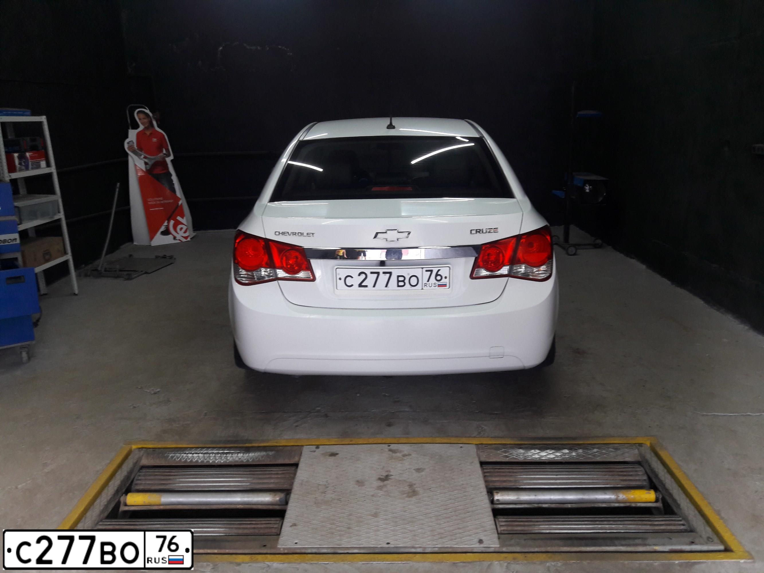 Фото автомобиля CHEVROLET CRUZE, 2012 — госномер С277ВО76. Цвет: Белый