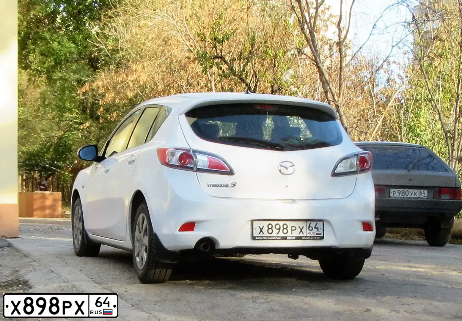 Фото автомобиля MAZDA 3, 2011 — госномер А985ЕА716. Цвет: Белый