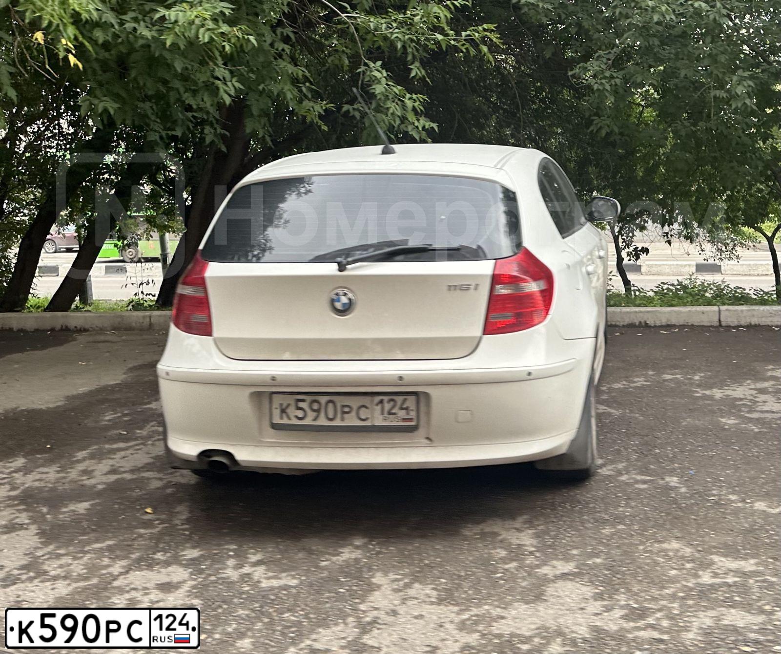 Фото автомобиля BMW W SERIE 1, 2010 — госномер К590РС124. Цвет: Белый