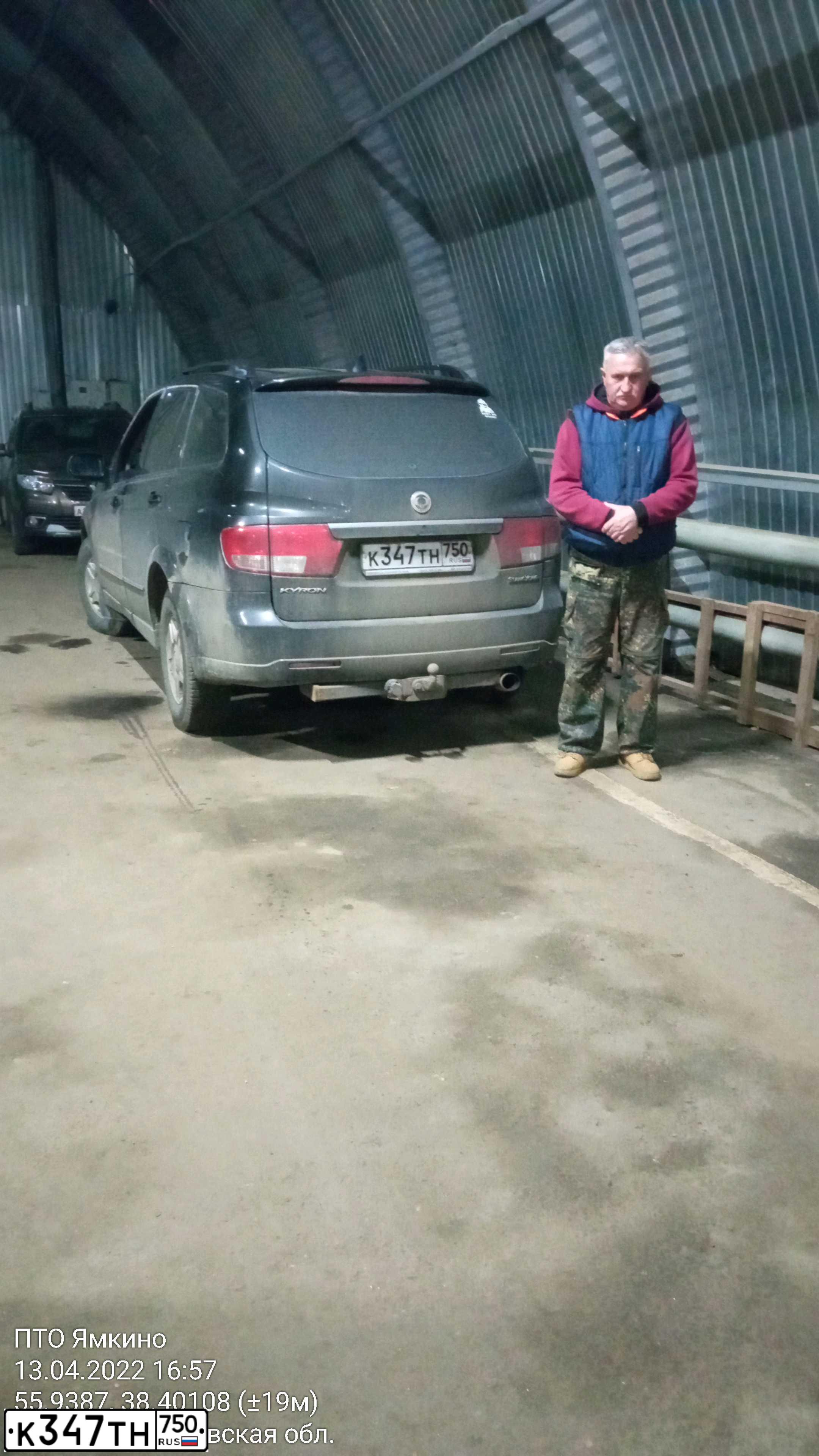Фото автомобиля SSANGYONG KYRON, 2008 — госномер К347ТН750. Цвет: ЧЕРНЫЙ МЕТАЛЛИК