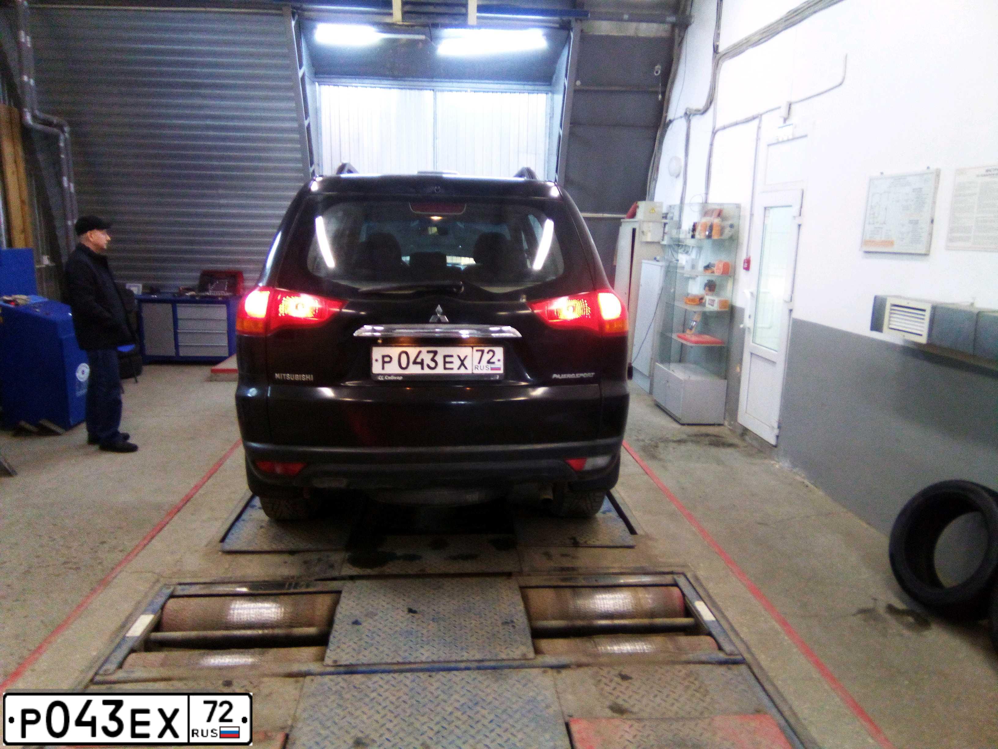 Фото автомобиля MITSUBISHI PAJERO SPORT, 2012 — госномер Р043ЕХ72. Цвет: ЧЕРНЫЙ