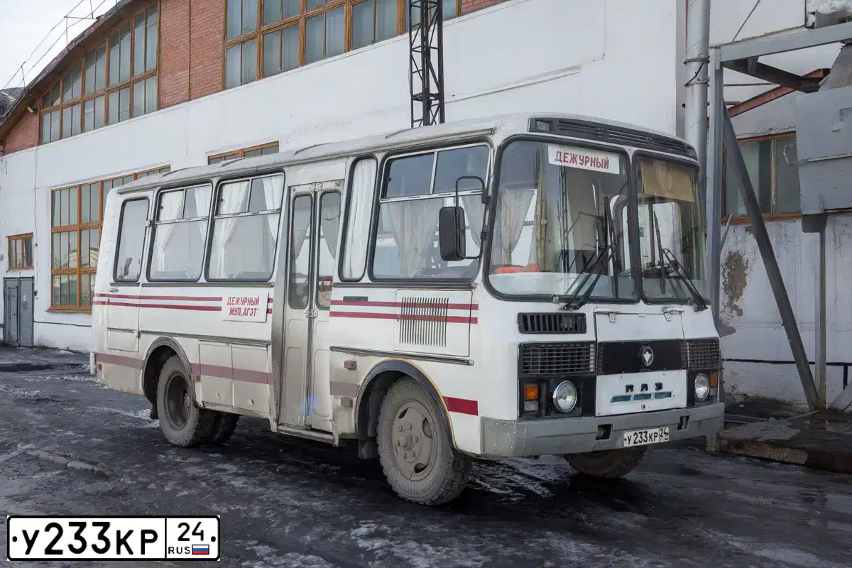 Фото автомобиля PAZ 3205, 2000 — госномер У233КР24. Цвет: БЕЛЫЙ