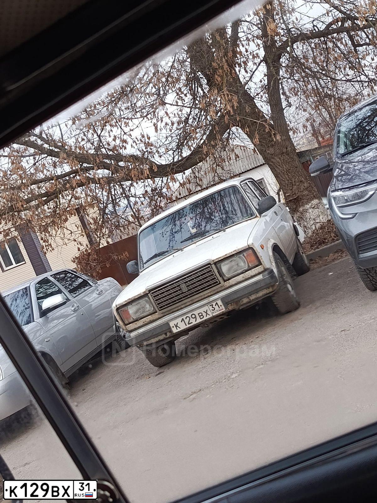 Фото автомобиля LADA 2107 LADA, 2004 — госномер К129ВХ31. Цвет: ЯРКО-БЕЛЫЙ