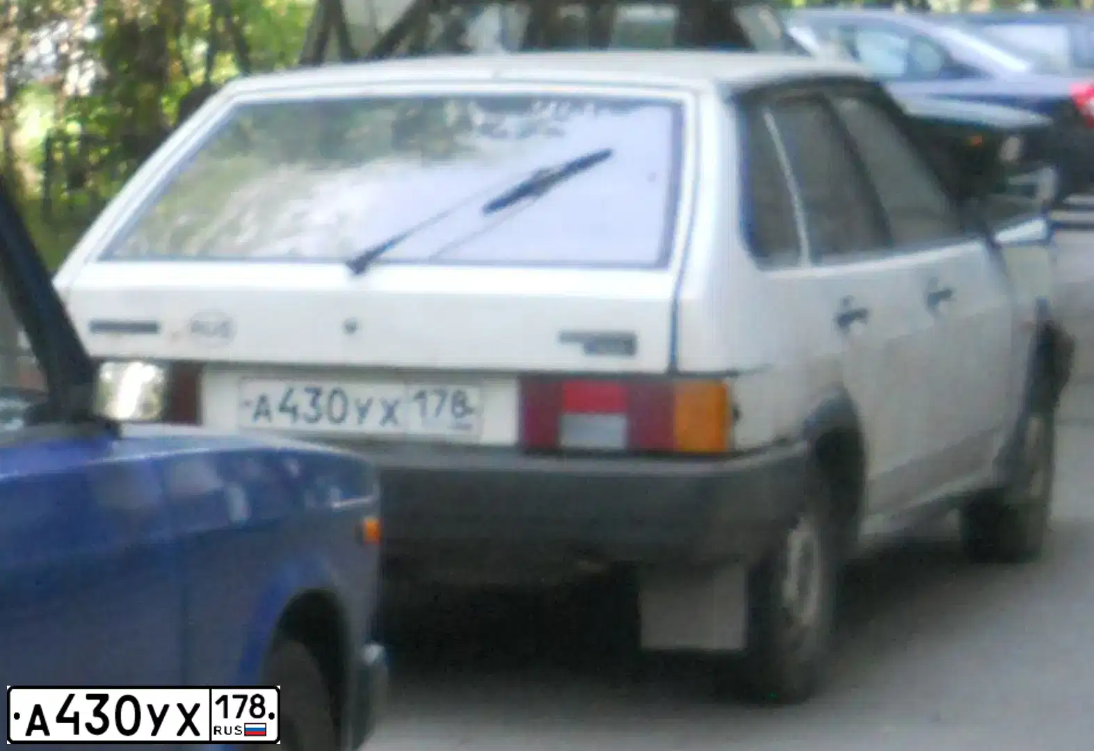 Фото автомобиля LADA 2109 SAMARA, 1988 — госномер А430УХ178. Цвет: БЕЛЫЙ