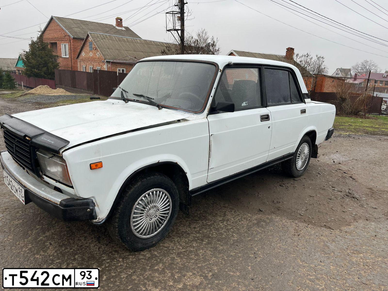 Фото автомобиля LADA 2107, 1990 — госномер Т542СМ93. Цвет: БЕЛЫЙ