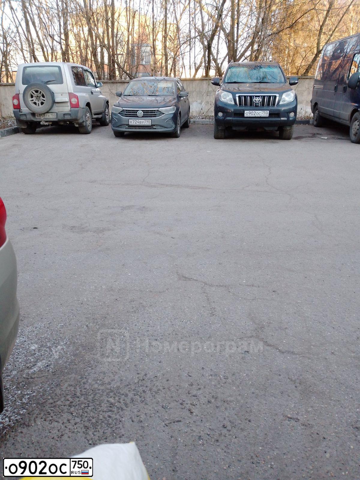 Фото автомобиля TOYOTA LANDCRUISER, 2013 — госномер О902ОС750. Цвет: ЧЕРНЫЙ