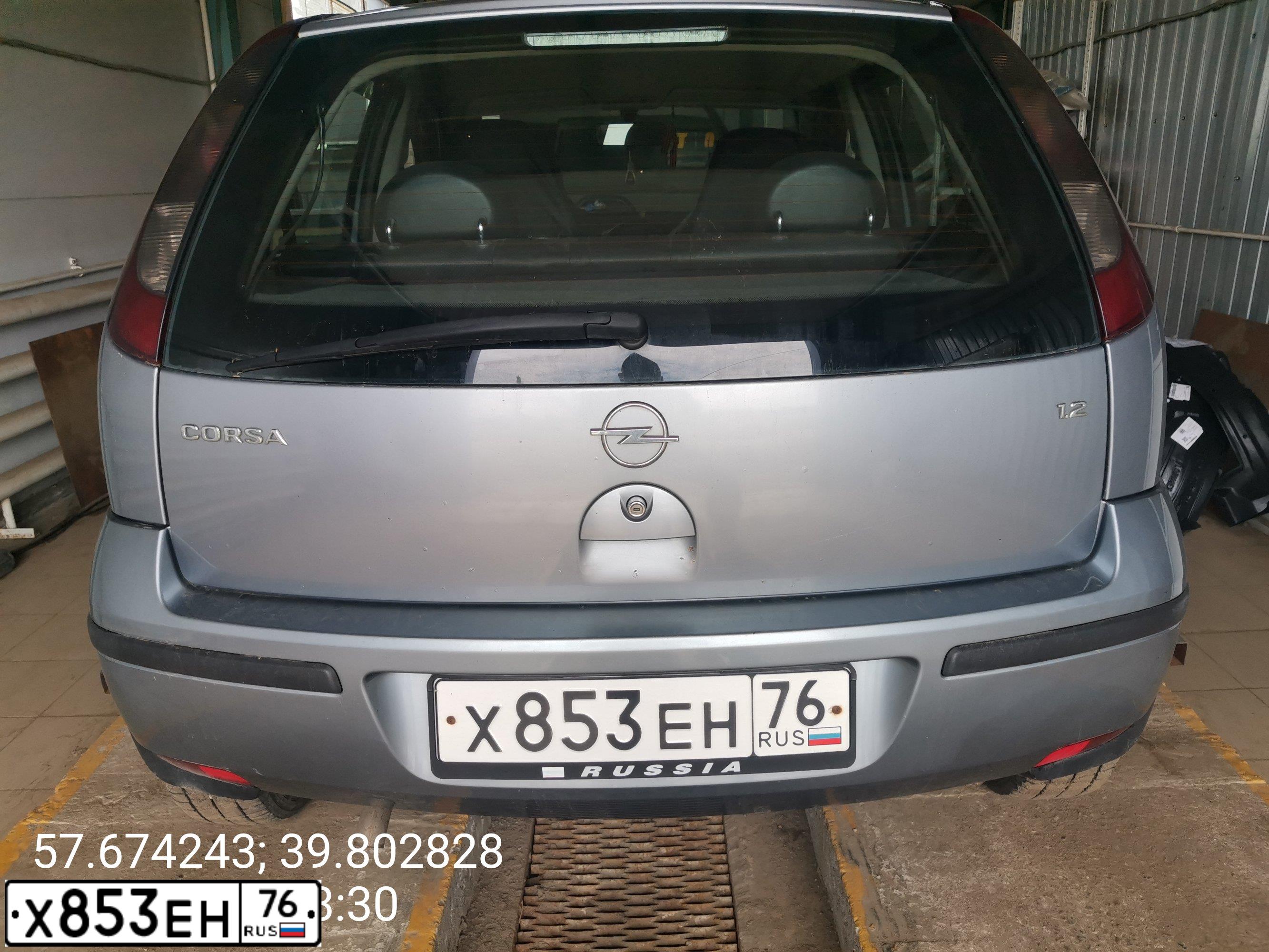 Фото автомобиля OPEL CORSA, 2004 — госномер Х853ЕН76. Цвет: Серый