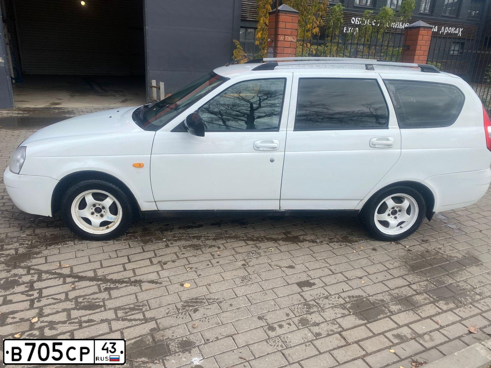 Фото автомобиля LADA 2171 PRIORA, 2011 — госномер В705СР43. Цвет: Белый