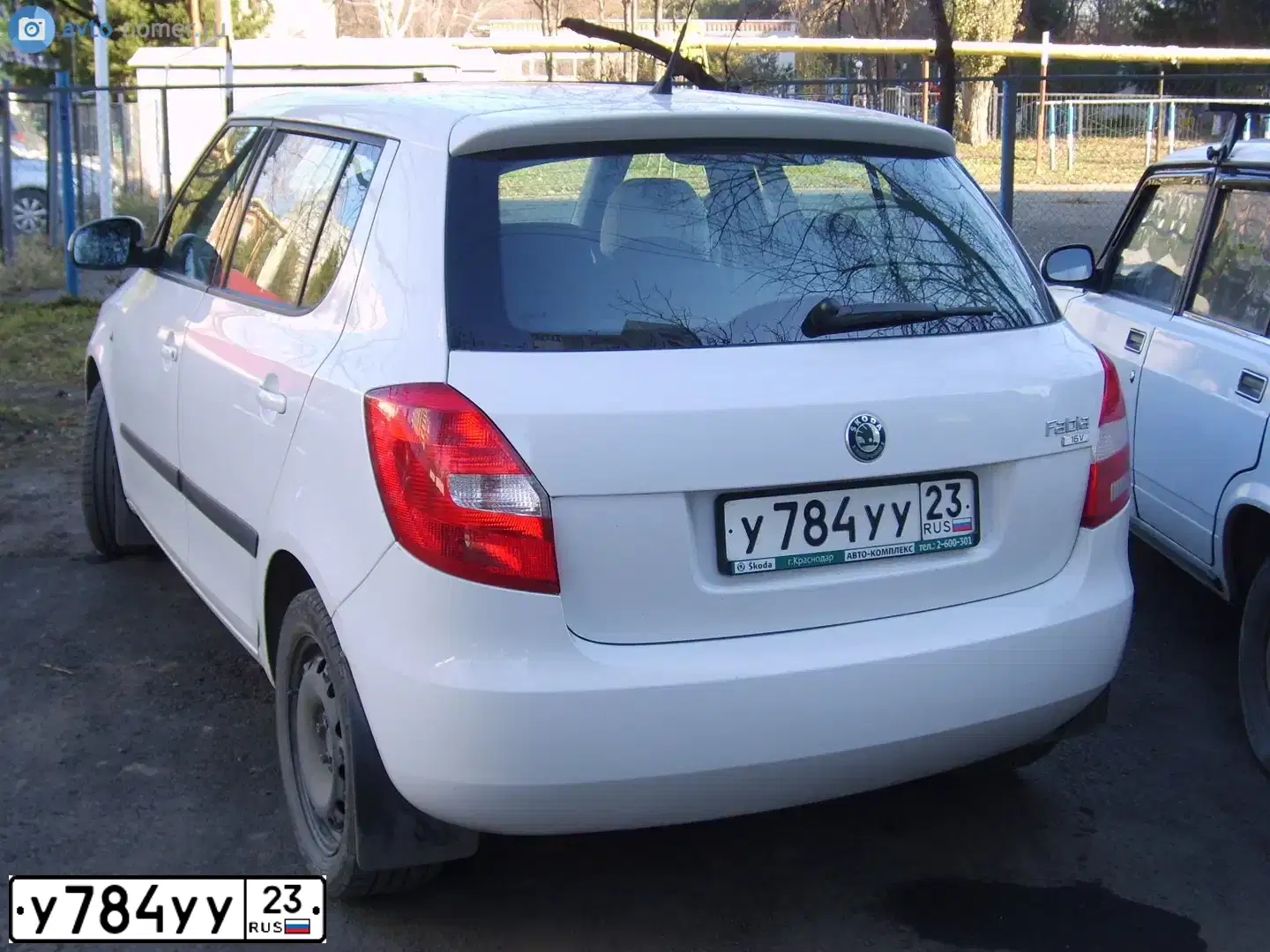 Фото автомобиля SKODA FABIA, 2008 — госномер У784УУ23. Цвет: БЕЛЫЙ