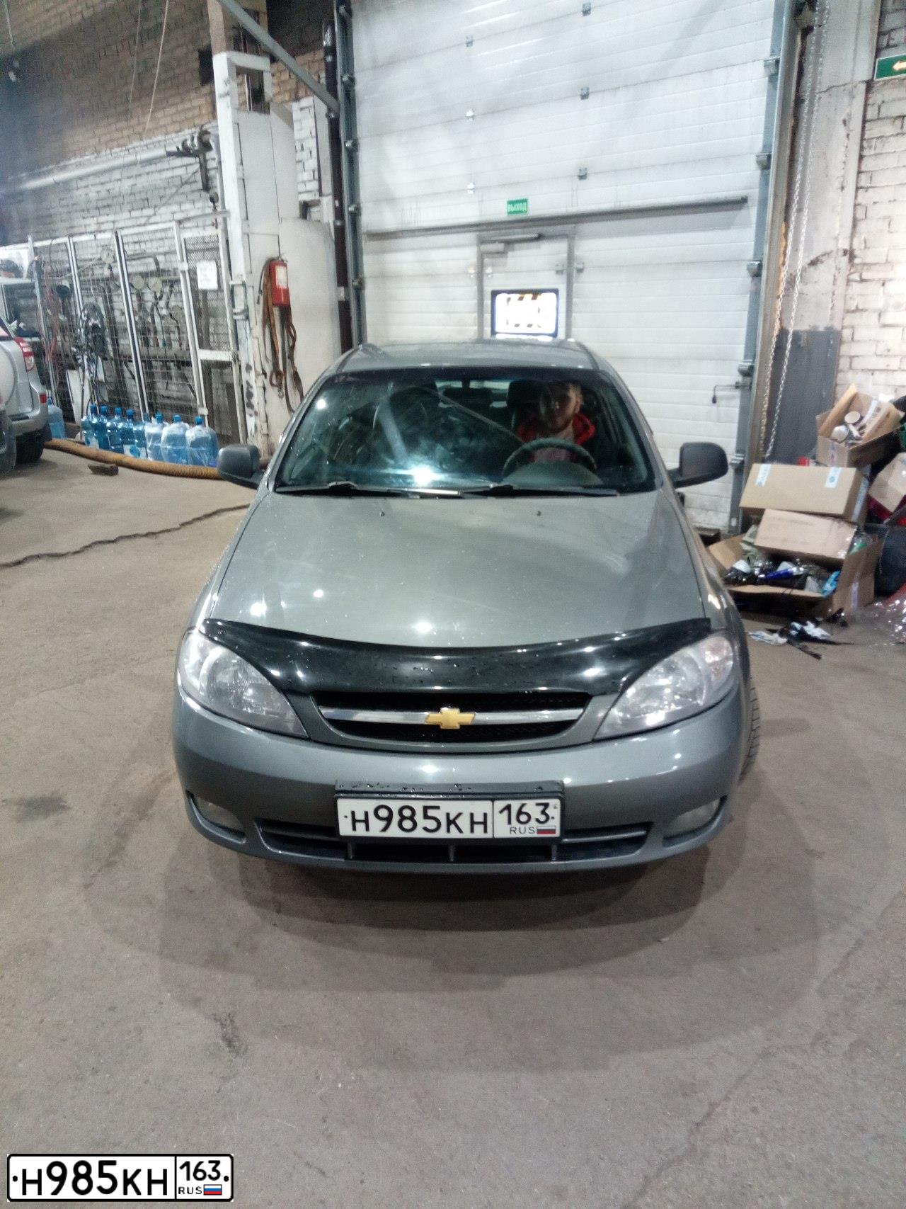 Фото автомобиля CHEVROLET LACETTI, 2010 — госномер Н985КН163. Цвет: СЕРЫЙ