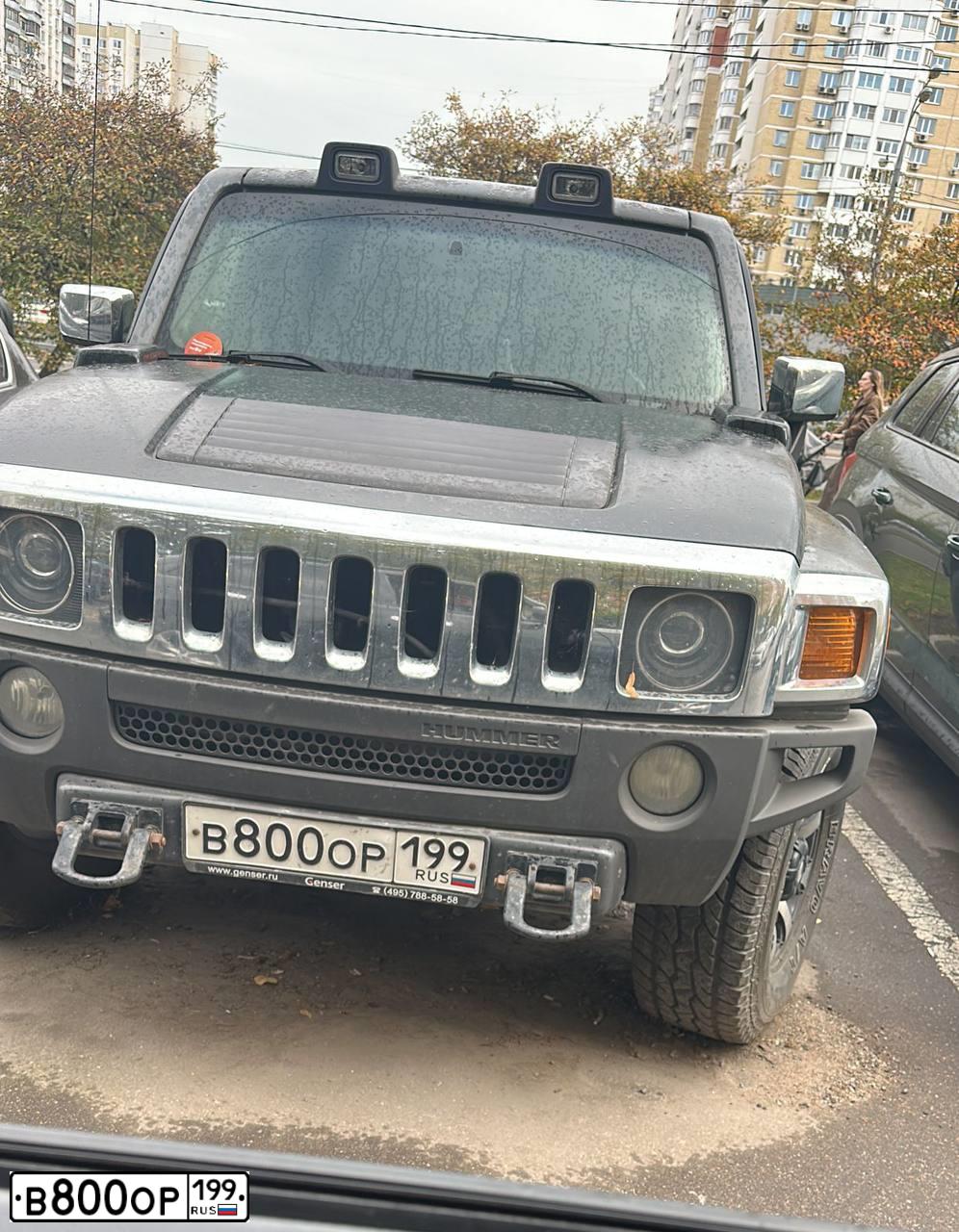 Фото автомобиля HUMMER H3, 2007 — госномер В800ОР199. Цвет: ЧЕРНЫЙ