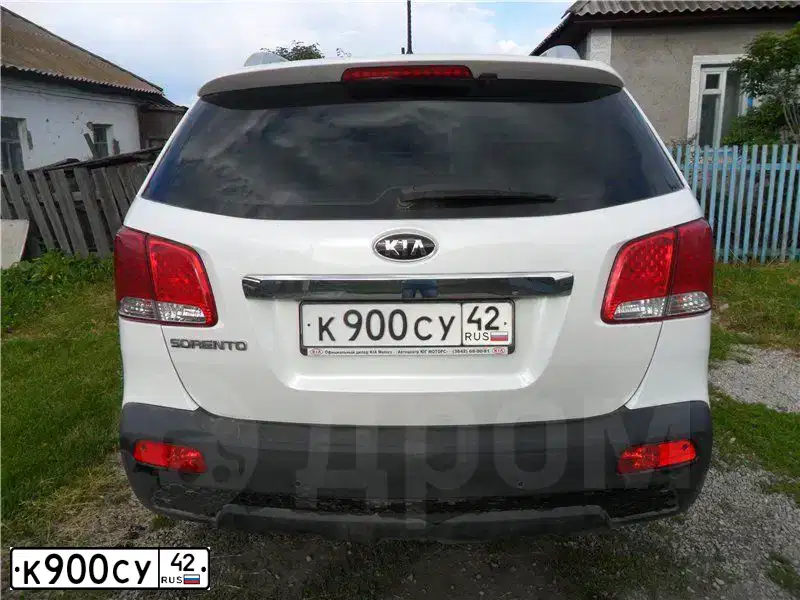 Фото автомобиля KIA SORENTO, 2012 — госномер К900СУ42. Цвет: БЕЛЫЙ