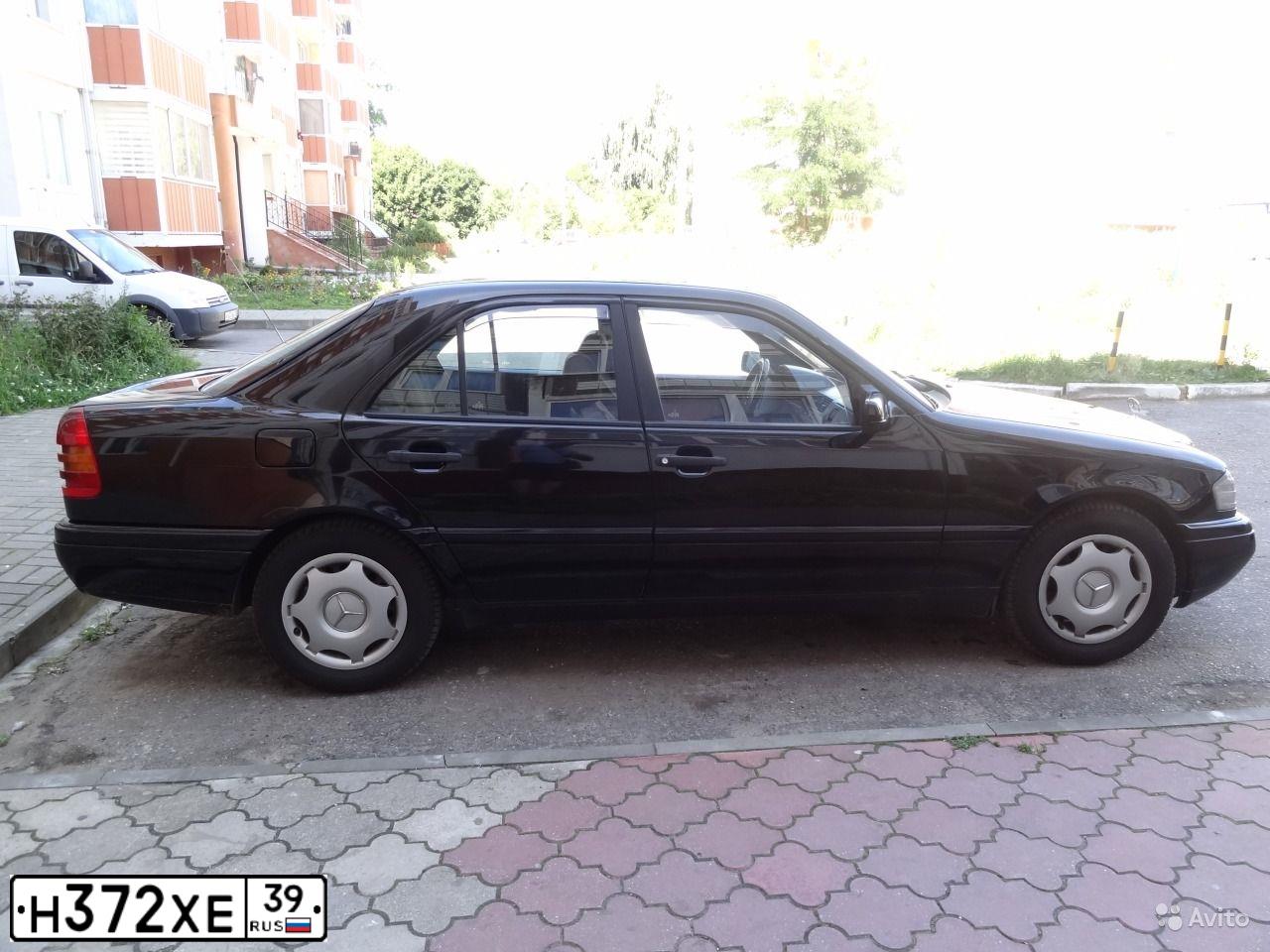 Фото автомобиля MERCEDES C-KLASSE, 1993 — госномер Н372ХЕ39. Цвет: ЧЕРНЫЙ