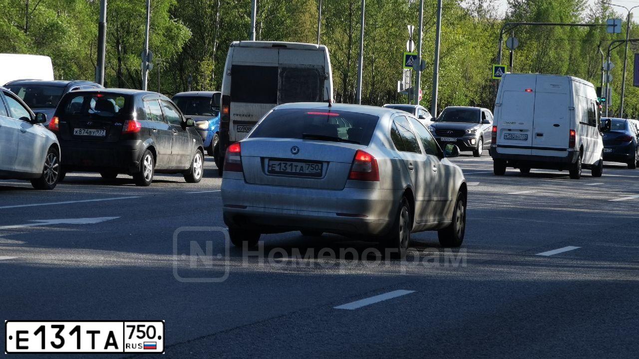 Фото автомобиля SKODA OCTAVIA, 2011 — госномер Е131ТА750. Цвет: Серебристый