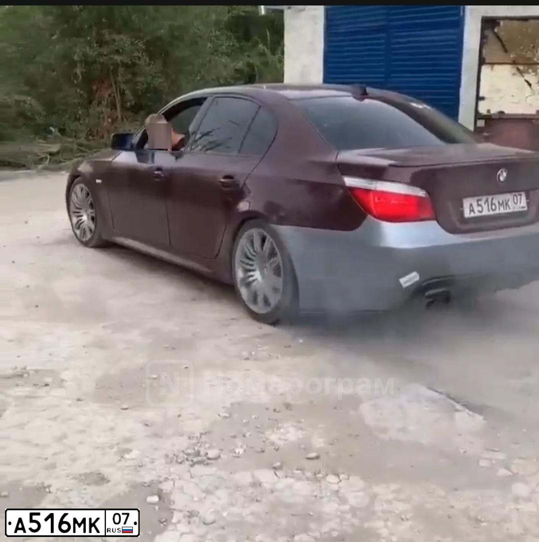 Фото автомобиля BMW 540, 2007 — госномер Н454ВМ181. Цвет: Коричневый
