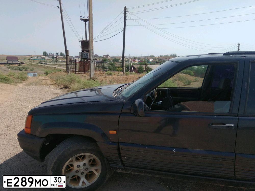 Фото автомобиля JEEP GRAND CHEROKEE, 1993 — госномер Е289МО30. Цвет: ЧЕРНЫЙ