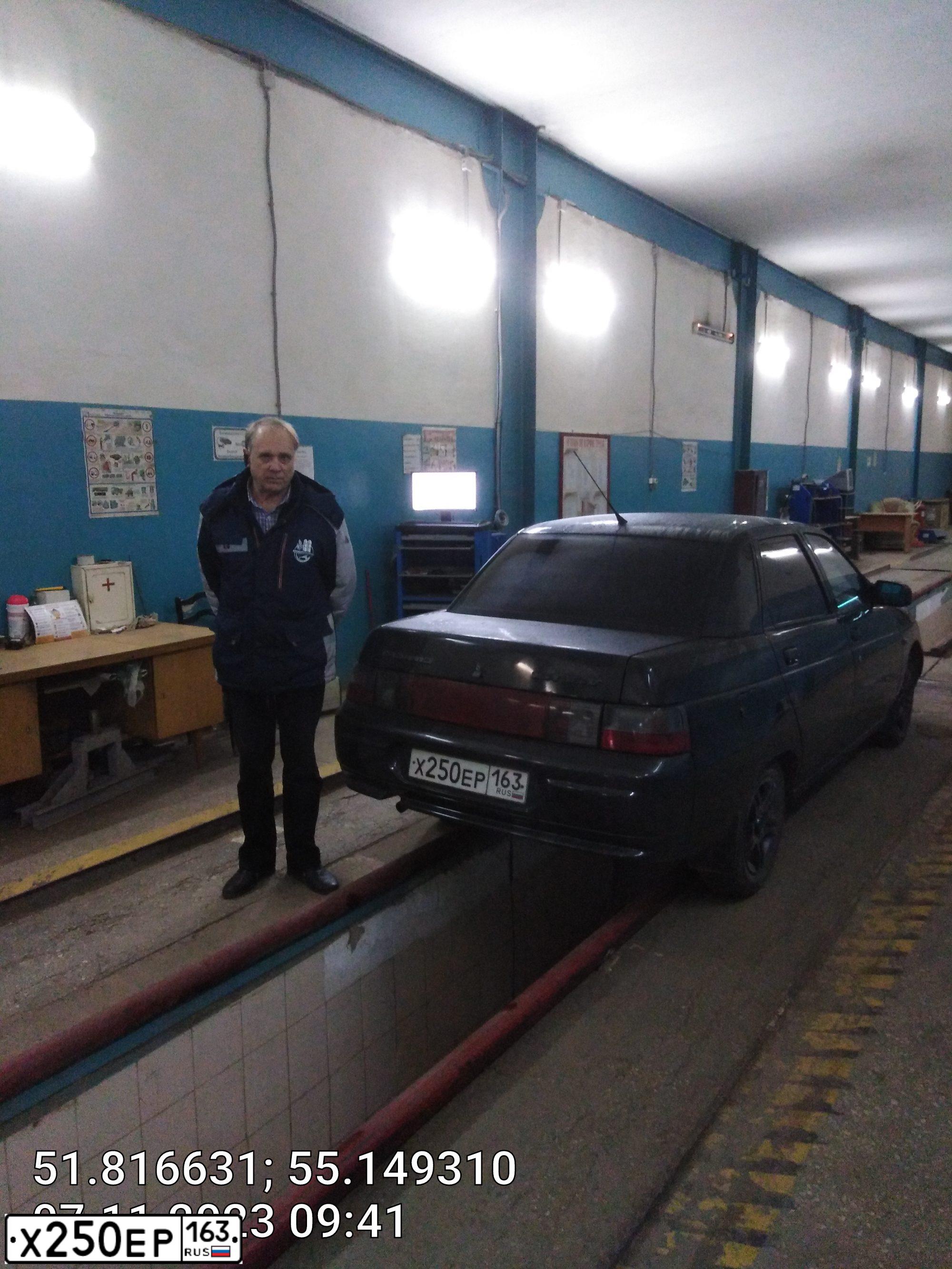 Фото автомобиля LADA 2110, 2005 — госномер Е279ВМ156