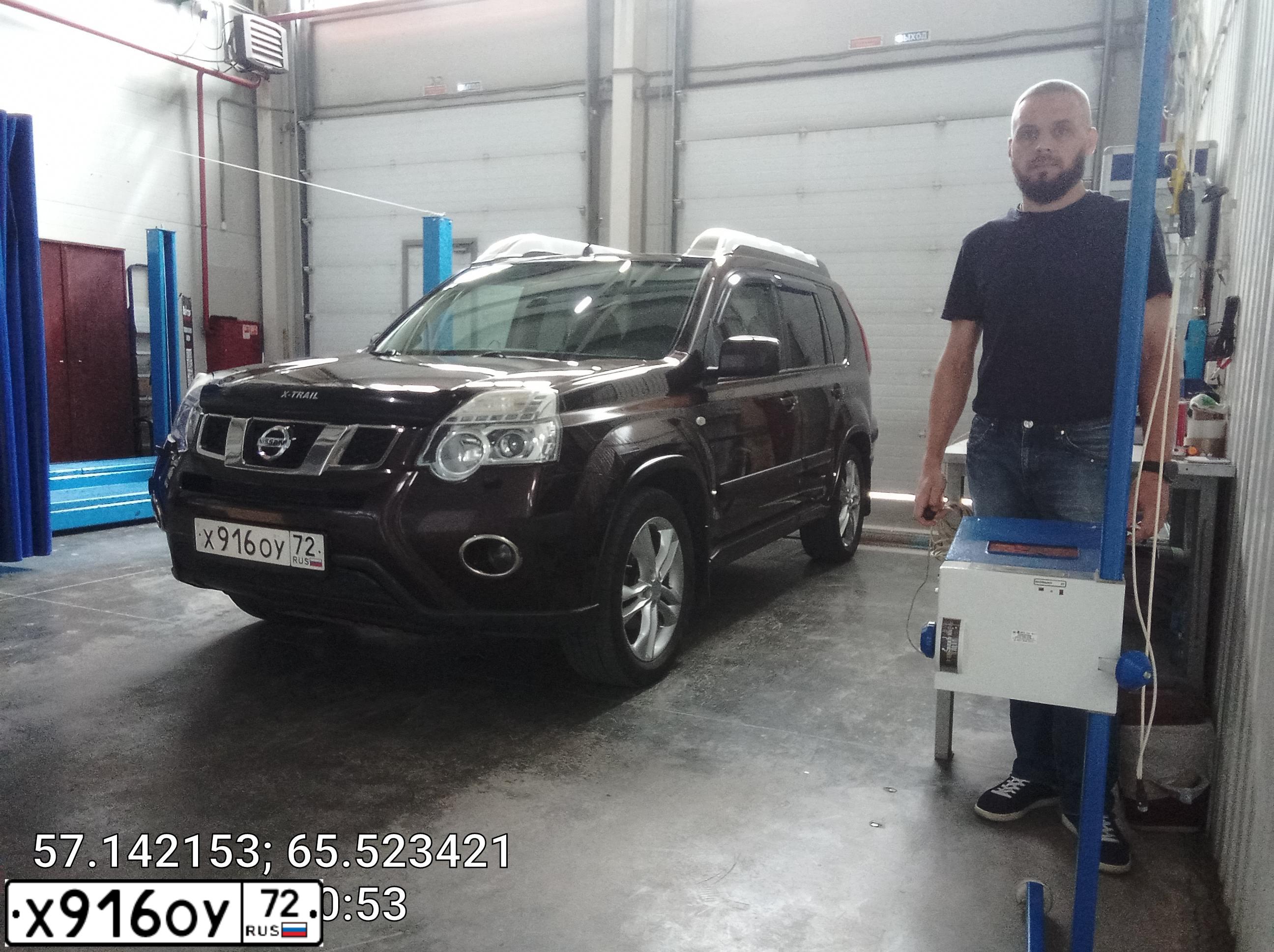 Фото автомобиля NISSAN X-TRAIL, 2013 — госномер Х916ОУ72. Цвет: ТЕМНО-БОРДОВЫЙ