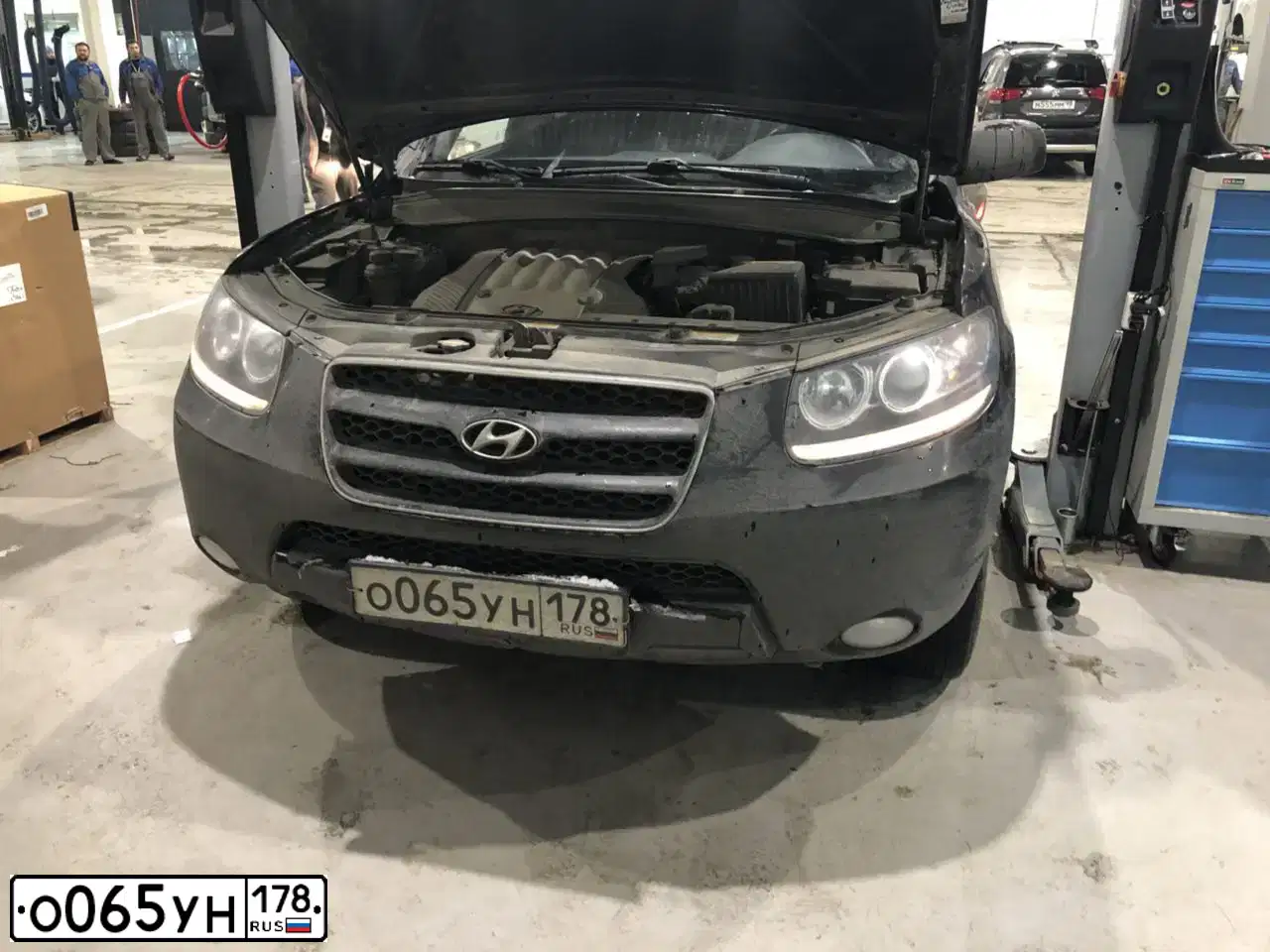 Фото автомобиля HYUNDAI SANTA FE, 2006 — госномер В307КО774. Цвет: ЧЕРНЫЙ