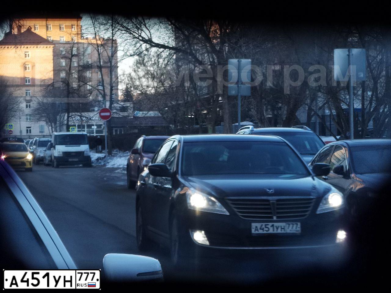 Фото автомобиля HYUNDAI EQUUS, 2015 — госномер Р011СЕ193. Цвет: ЧЕРНЫЙ
