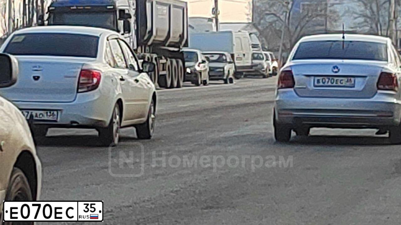Фото автомобиля VOLKSWAGEN PASSAT, 2012 — госномер М680ХВ35. Цвет: ЧЕРНЫЙ