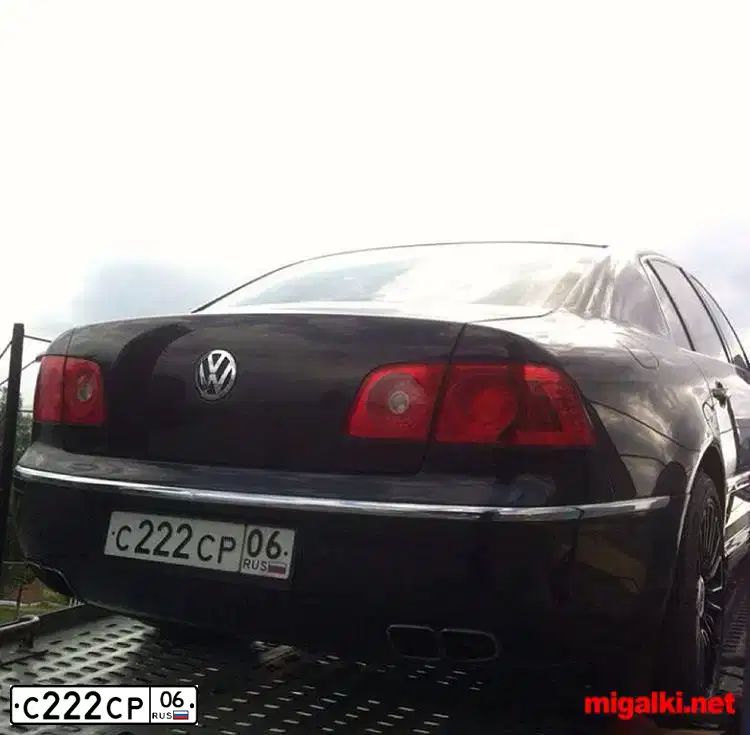 Фото автомобиля VOLKSWAGEN PHAETON, 2003 — госномер С222СР06. Цвет: ЧЕРНЫЙ