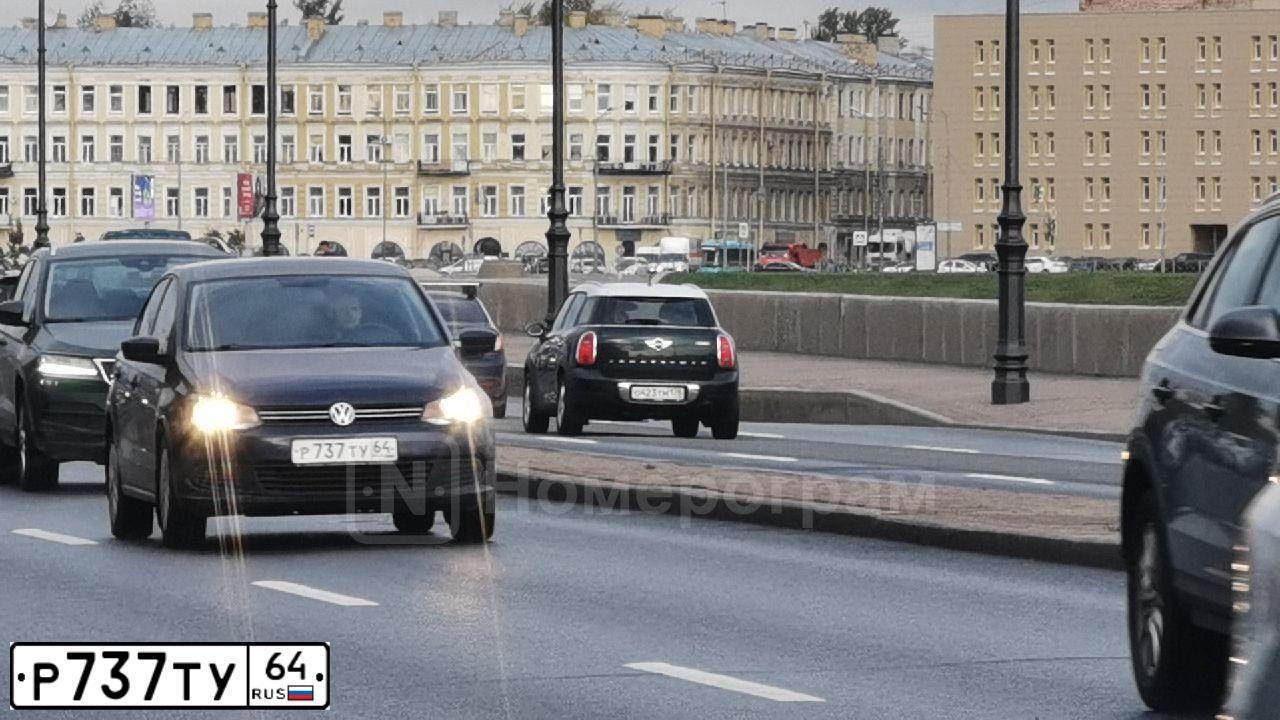 Фото автомобиля VOLKSWAGEN POLO, 2012 — госномер Р737ТУ64. Цвет: синий